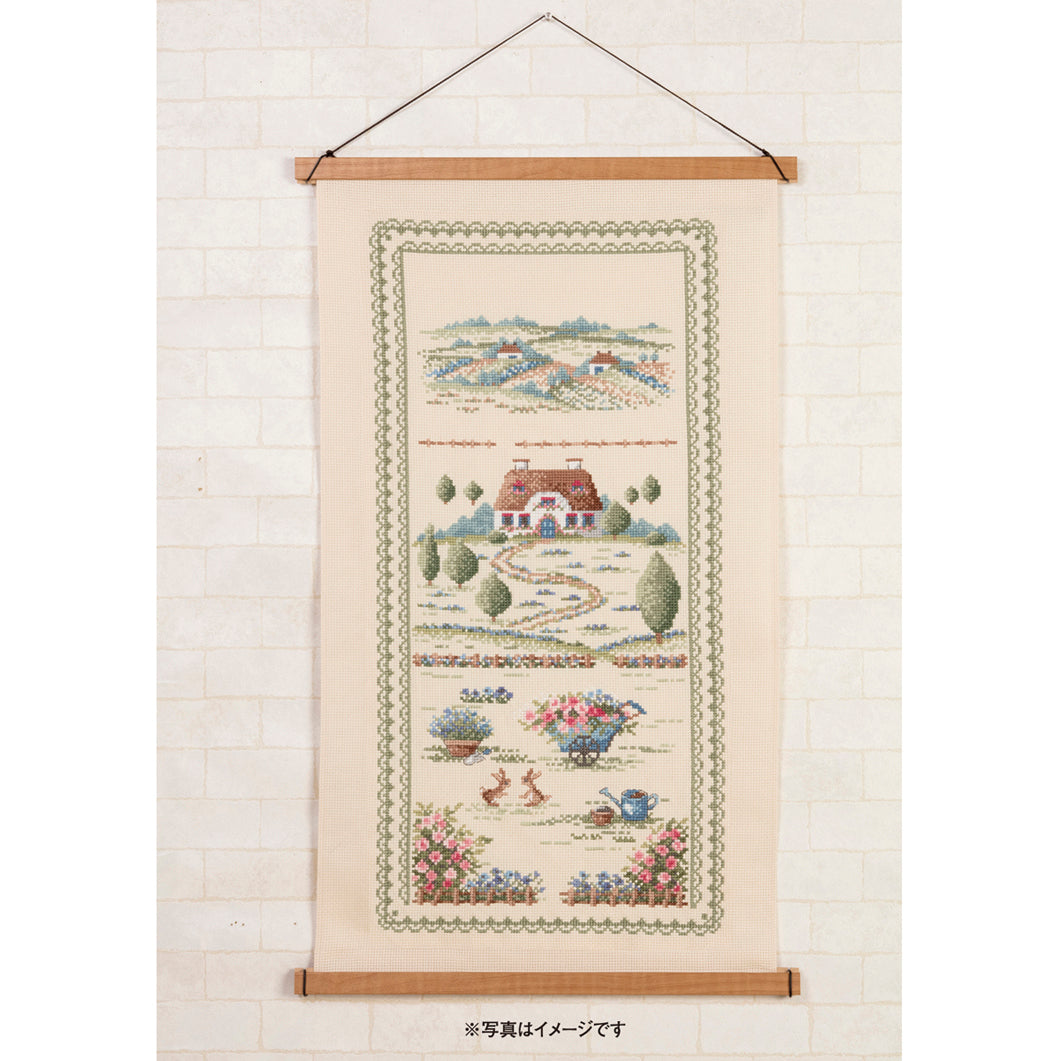 Tapestry frame for embroidered fabric