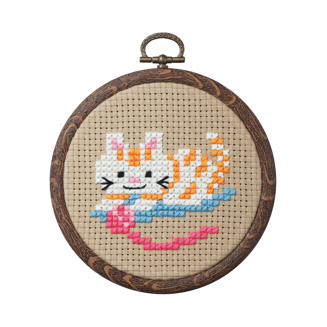 No.7347 Cat and yarn