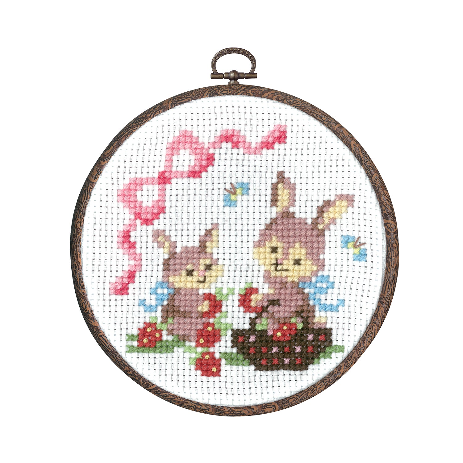 No.7483 Rabbit picking strawberries