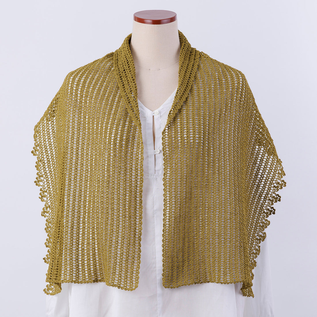 A flower-covered stole Pattern