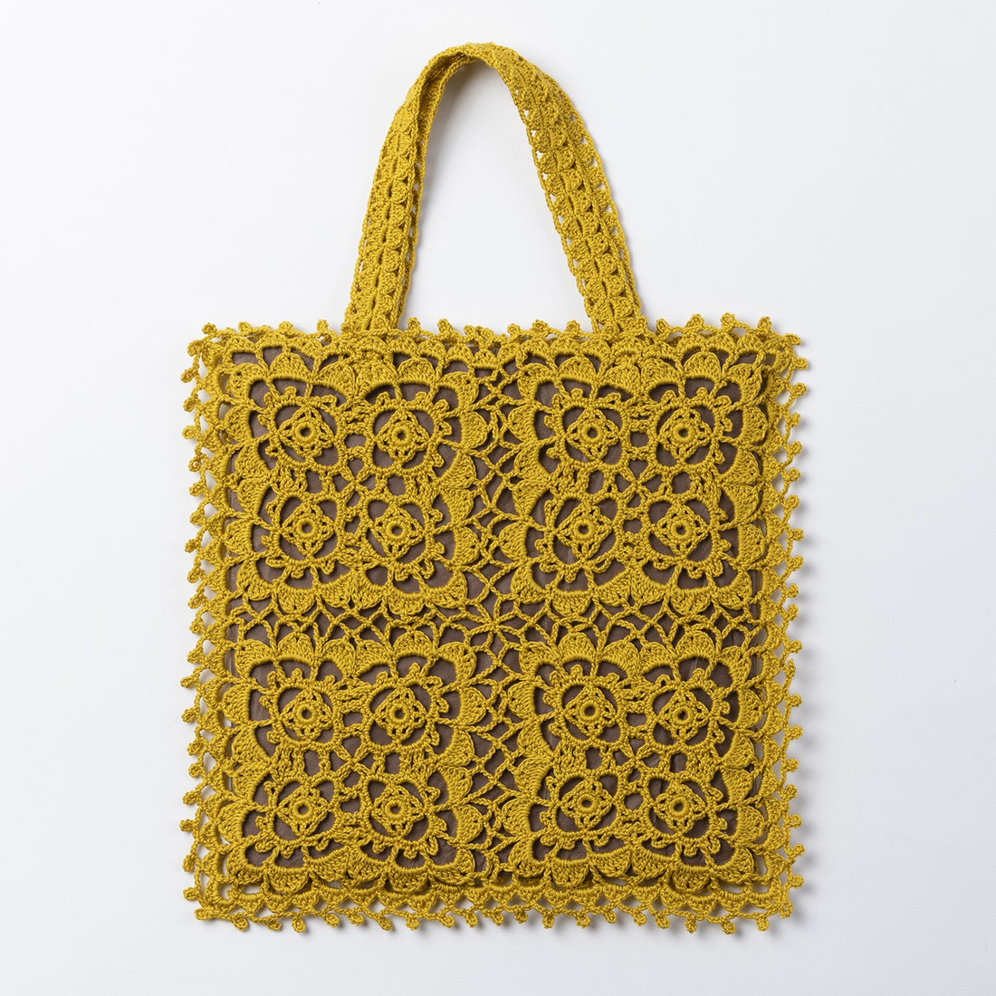 Emblem motif bag pattern
