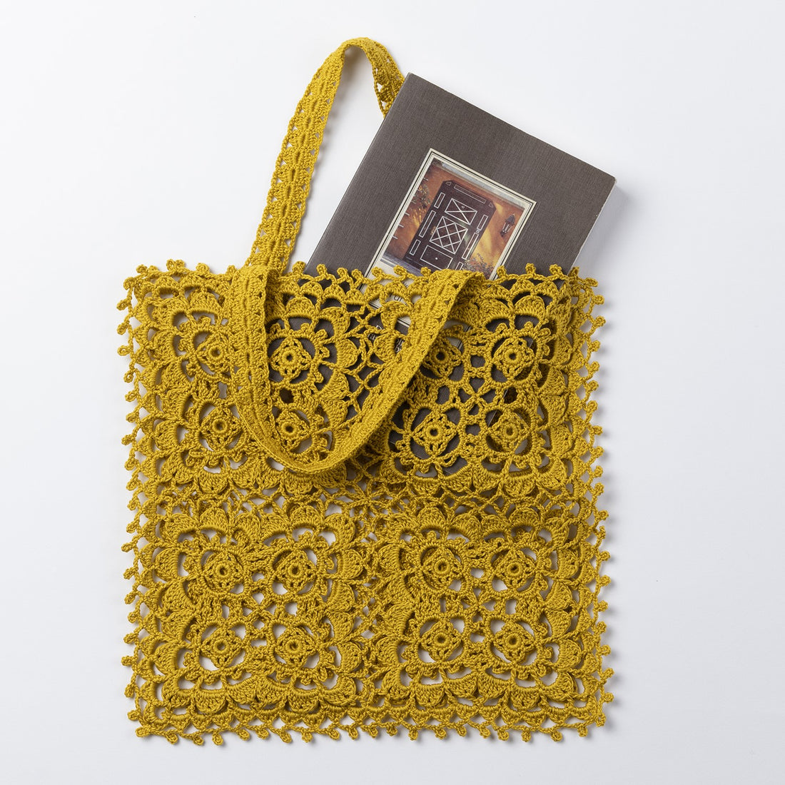 Emblem motif bag pattern