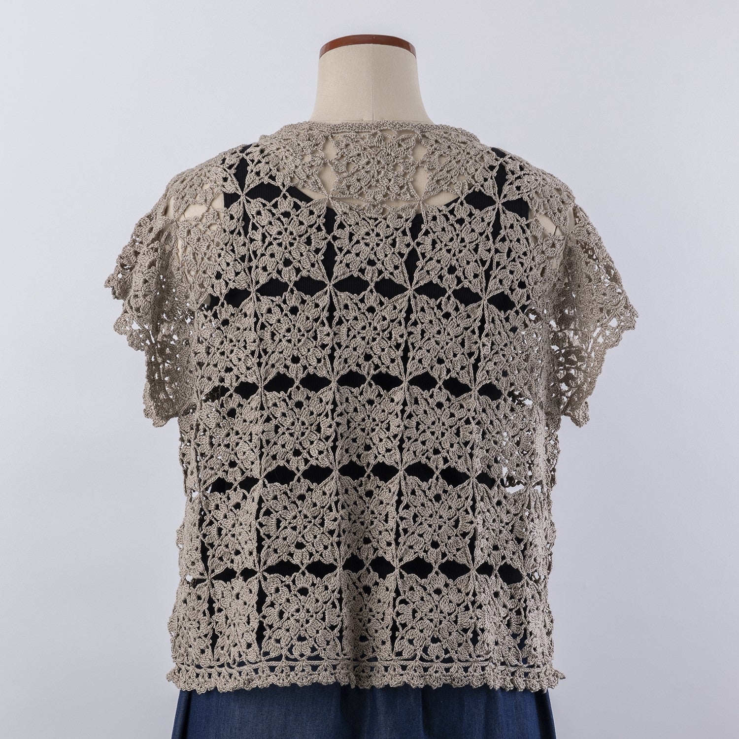 Pattern for knitting a French vest with motifs