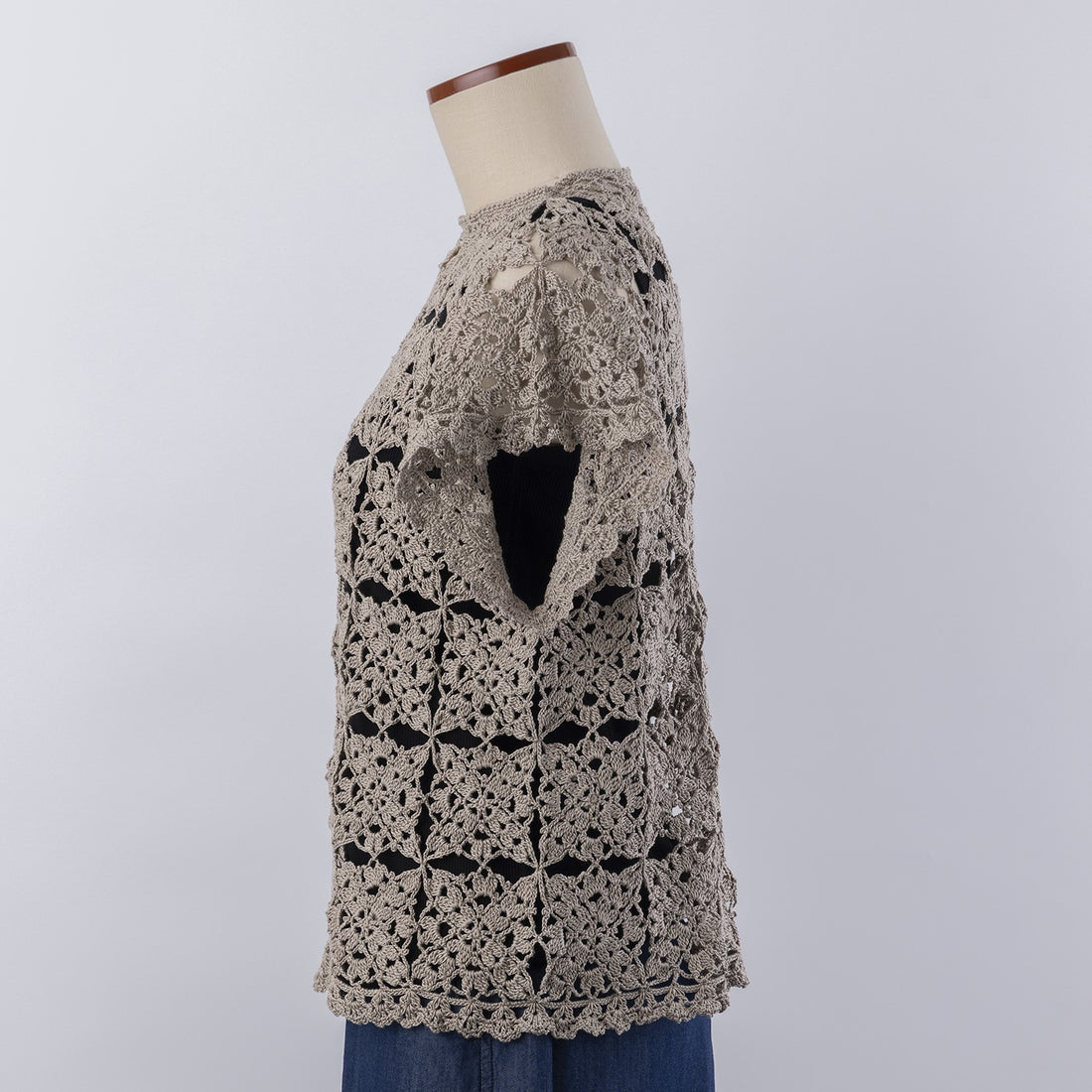 Pattern for knitting a French vest with motifs