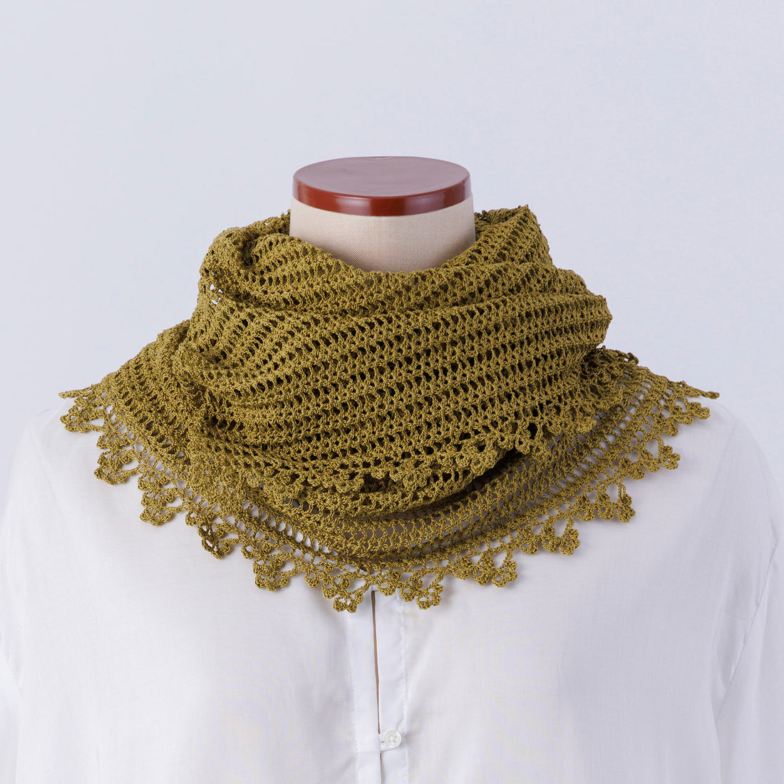 A flower-covered stole Pattern