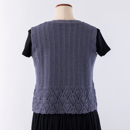 Pattern for knitting a vest with pineapple stitch at the hem