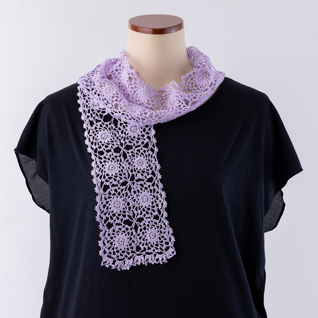 Pattern for knitting a mini shawl using motifs