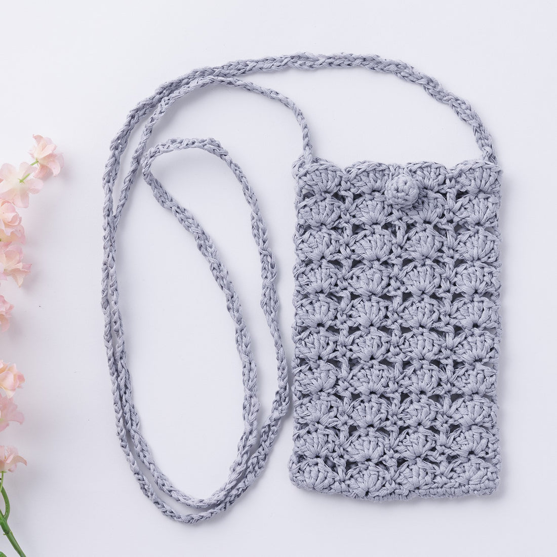 You can make it with just one ball! Shell pattern smartphone pouch knitting pattern