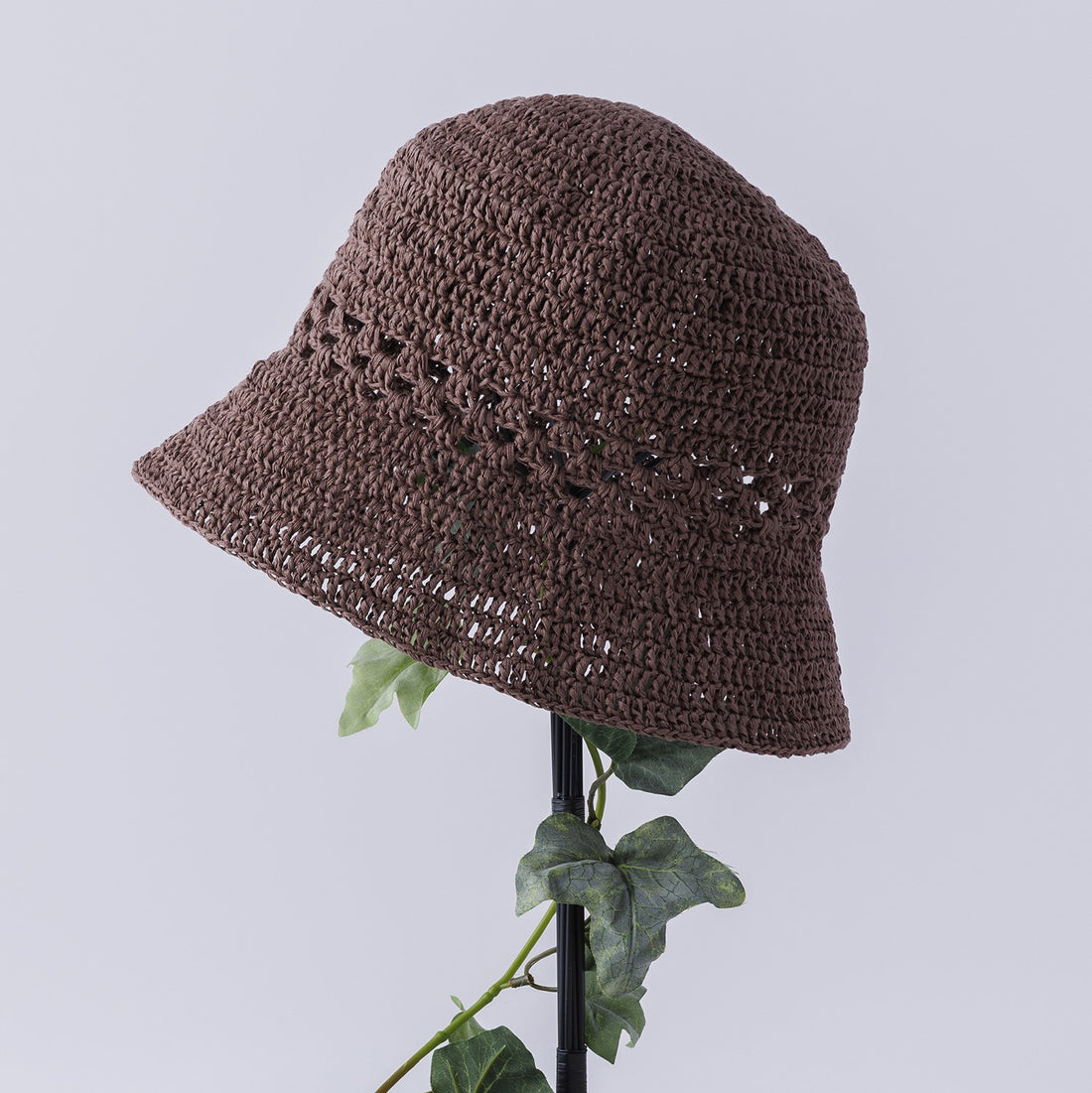 Knitting pattern for a deep-fitting bucket hat