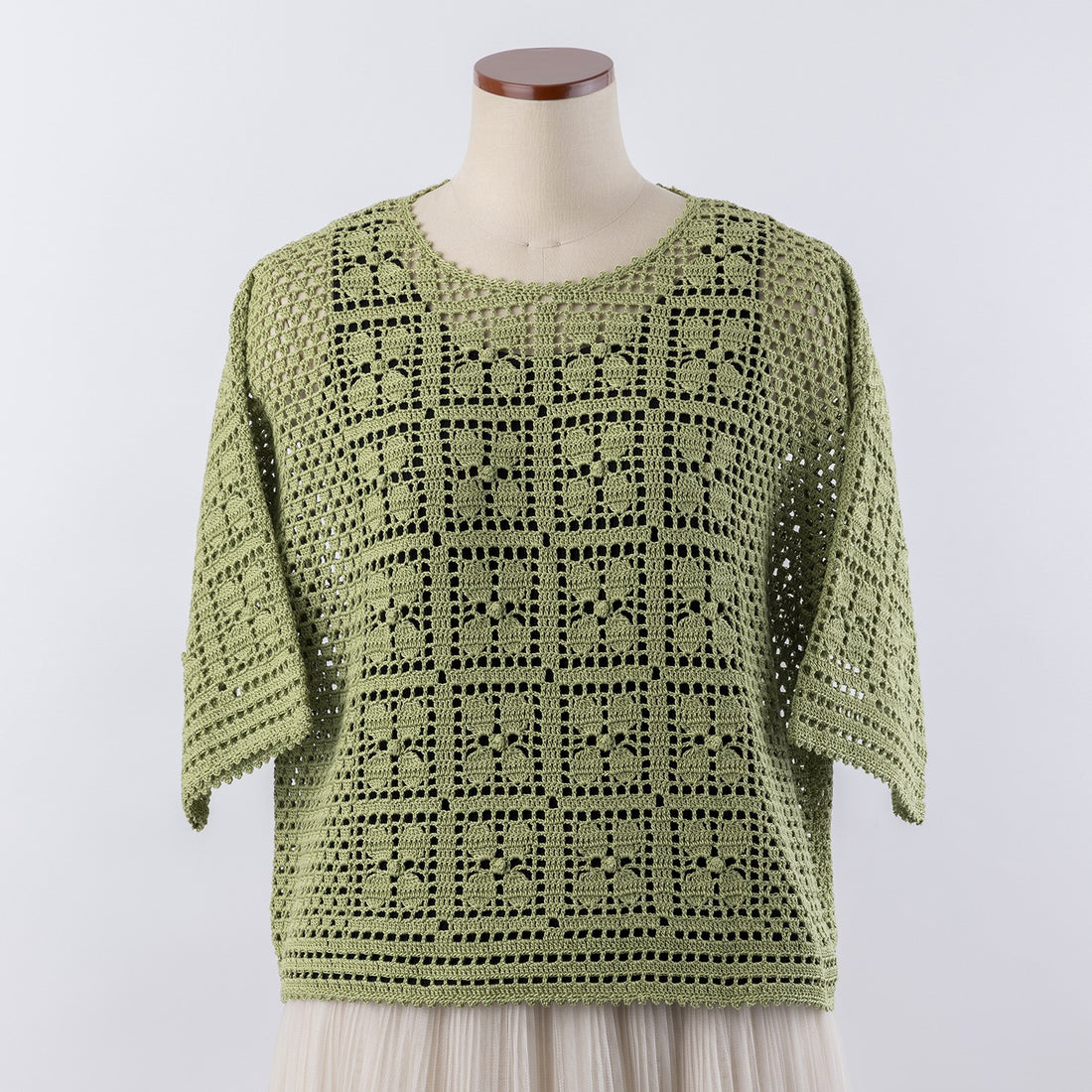 Pattern for a small flower pattern pullover