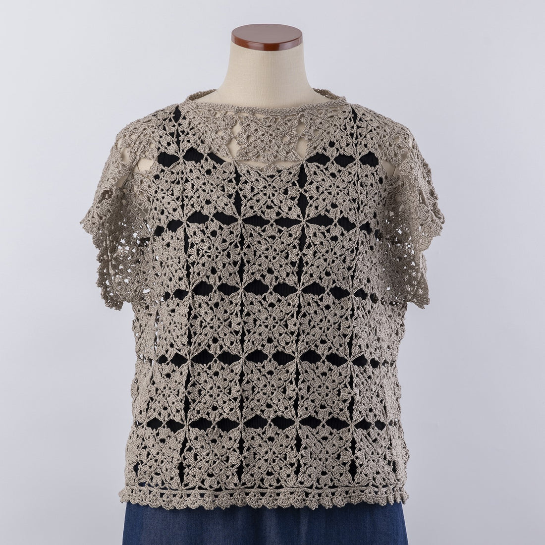 Pattern for knitting a French vest with motifs