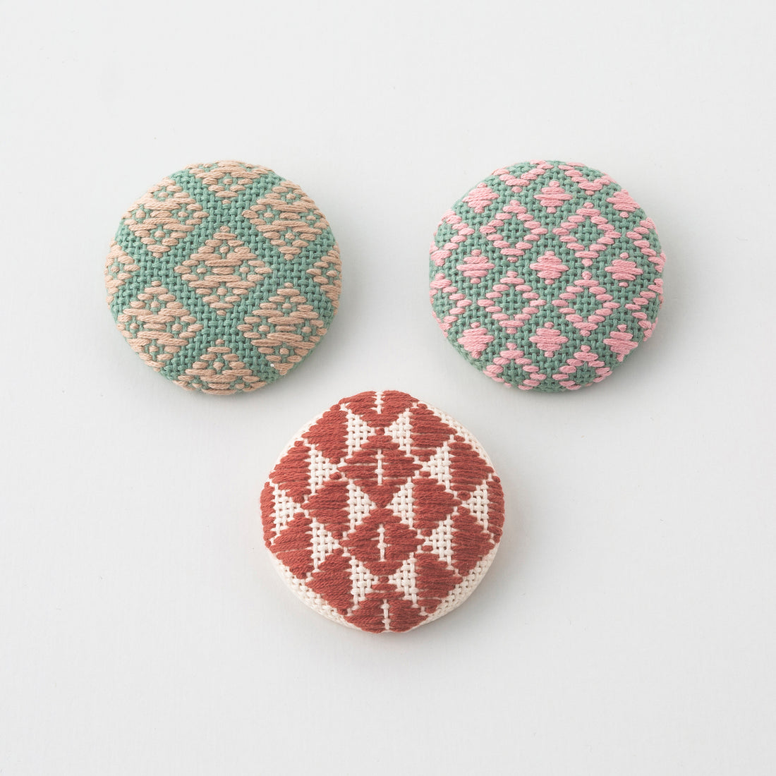 Kogin 103 Round Brooch Nagomi
