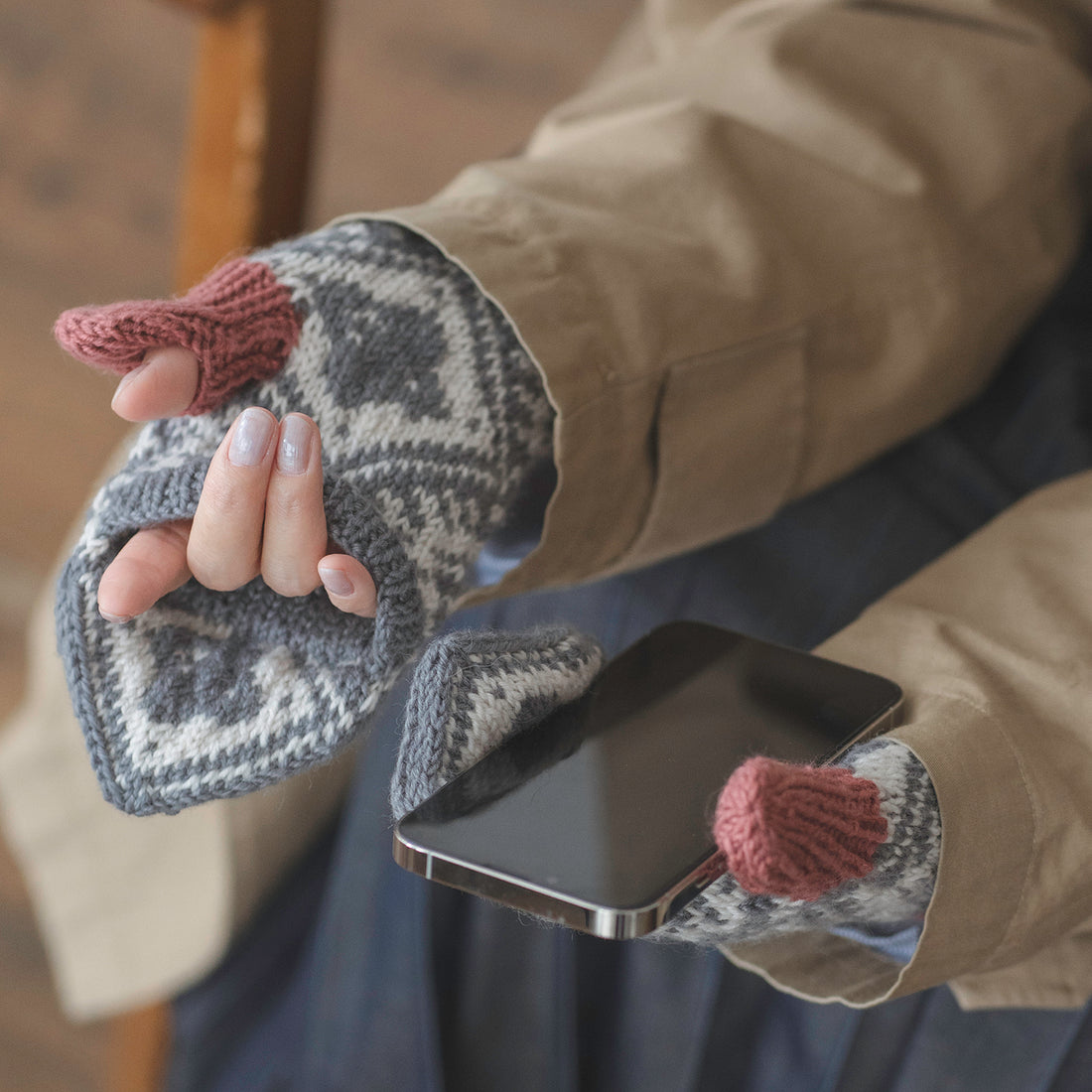 Traditional mitten knitting pattern