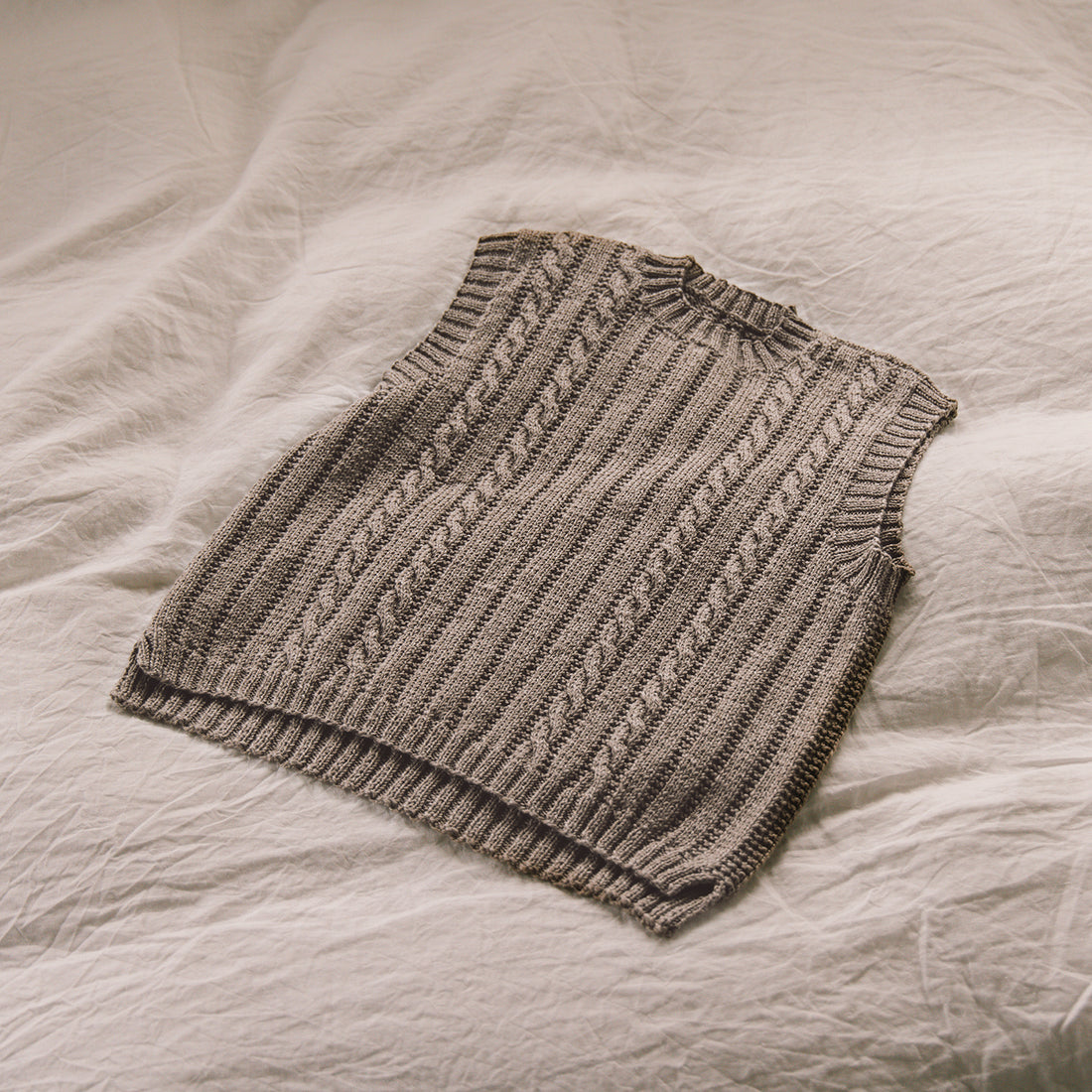 Cable vest knitting pattern